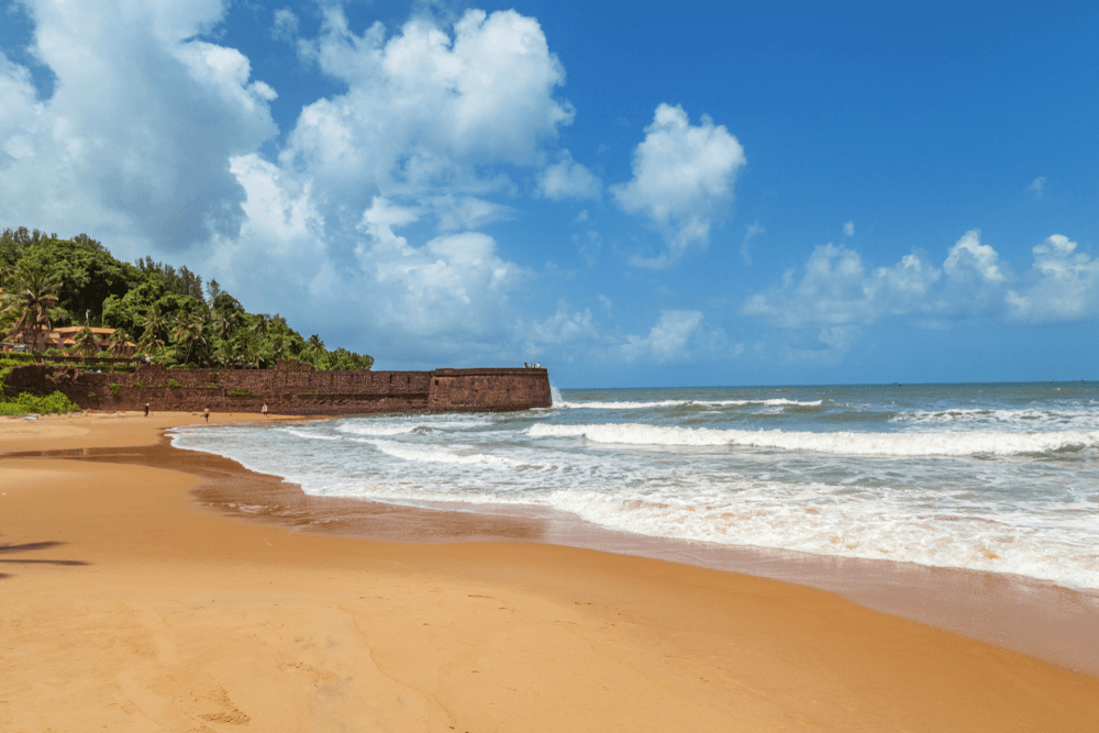 Stay Near Candolim Beach for Couples, Families & Solo Travelers